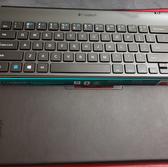 New Logitech tablet keyboard - Picture 2 of 8
